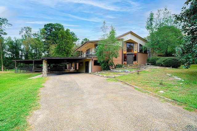 view of front facade featuring a front yard and a carport