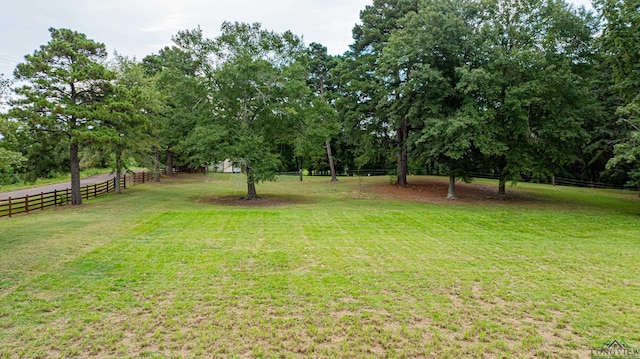 view of yard featuring a rural view