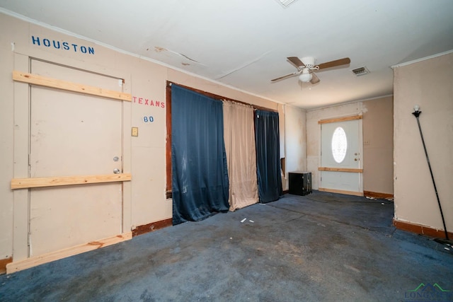 foyer featuring ceiling fan