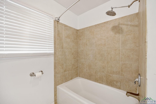 bathroom featuring tiled shower / bath combo