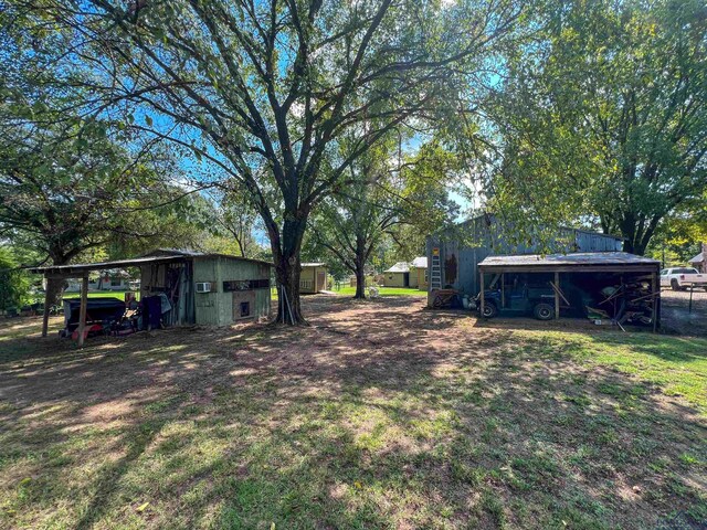 8227 N Kings Hwy, Texarkana, TX 75503 - view of yard featuring an outbuilding