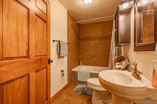 full bathroom featuring tile patterned floors, sink, shower / bath combo, and toilet