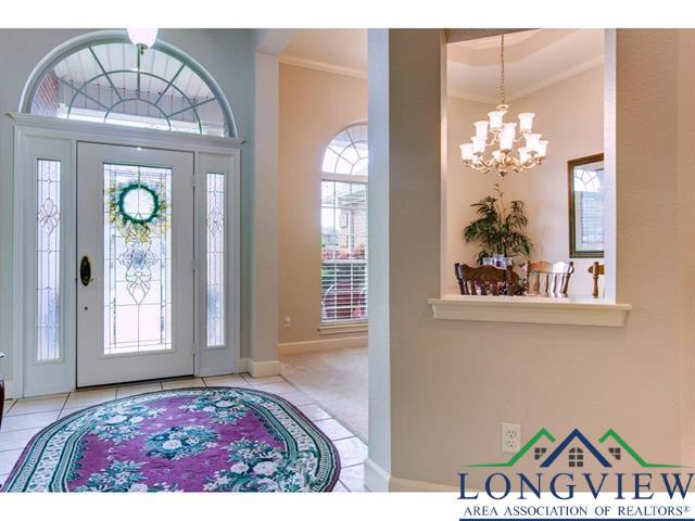 1018 Brown Dr, Texarkana, TX 75501 - foyer entrance with a chandelier, ornamental molding, tile patterned flooring, plenty of natural light, and baseboards