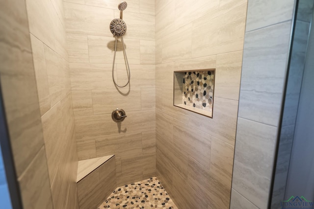 bathroom featuring a tile shower