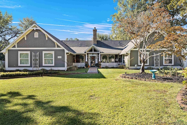 view of front of home featuring a front yard