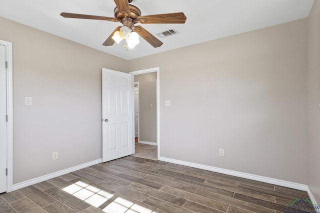 empty room featuring ceiling fan