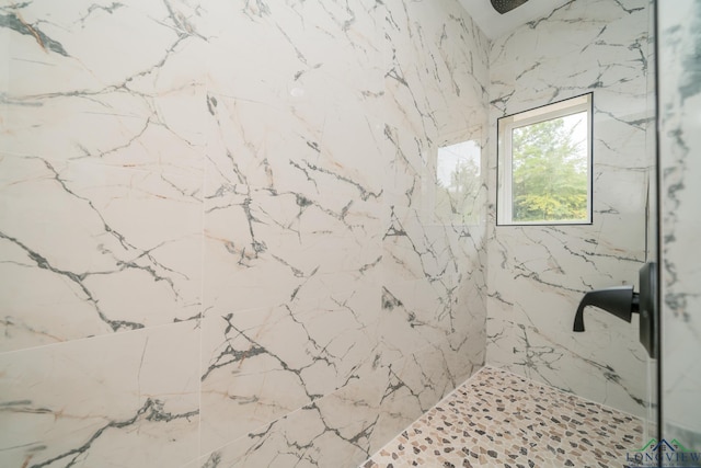 bathroom featuring a tile shower