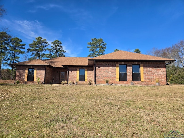 view of front of property with a front yard