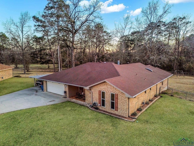 view of front of home featuring a yard and a garage