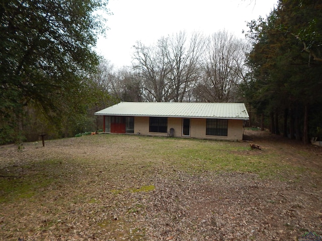 2231 W Stae Highway 154, Gilmer, TX 75644 - ranch-style home with metal roof and a front lawn