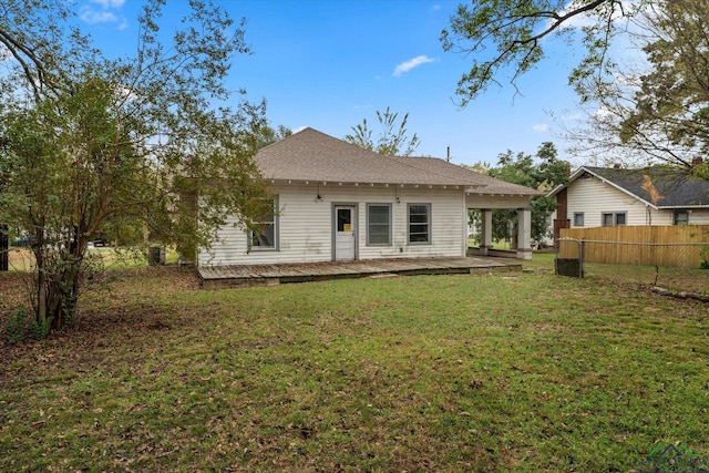 back of house featuring a yard