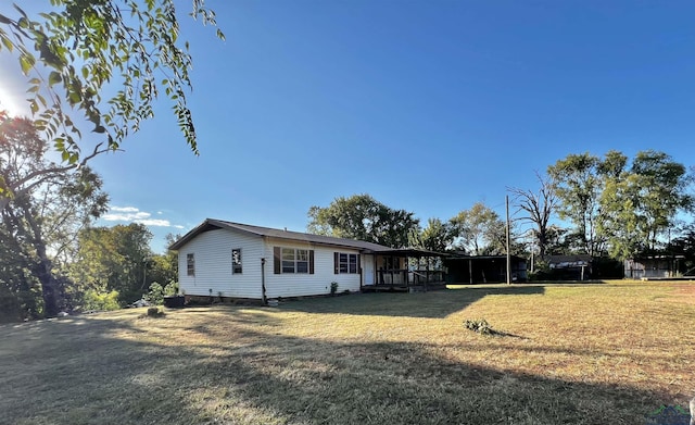 exterior space featuring a front yard