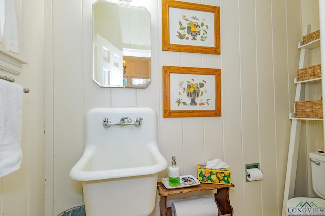 2003 Broadway Blvd, Kilgore, TX 75662 - half bath featuring toilet and a sink