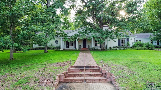 2003 Broadway Blvd, Kilgore, TX 75662 - view of front of property with a front yard, a porch, and stucco siding