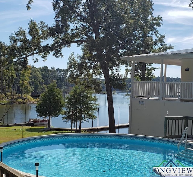 view of pool featuring a water view