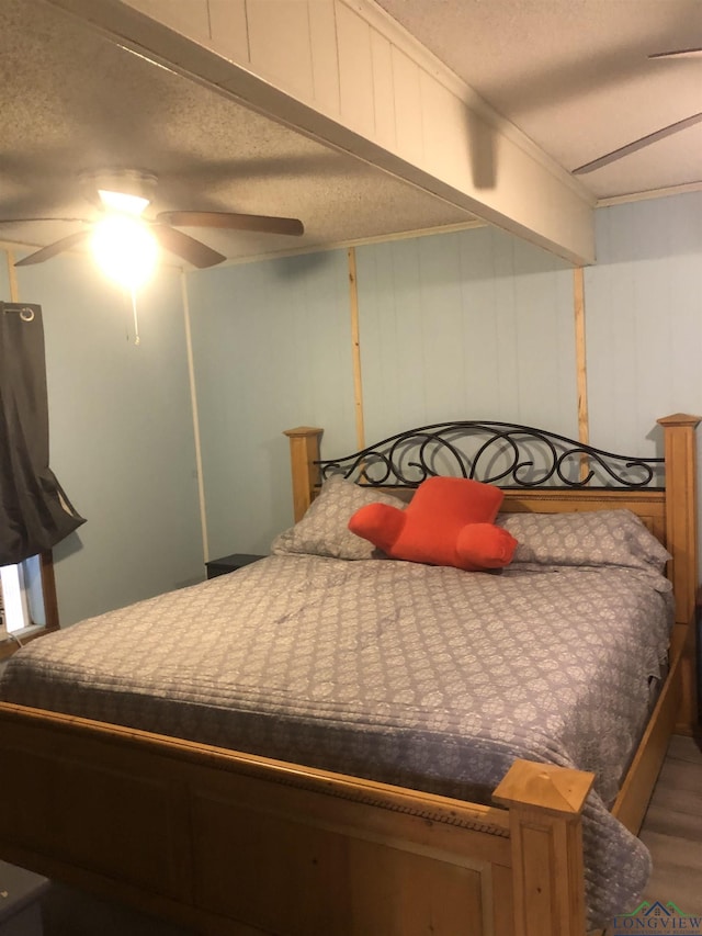 2408 Blairs Landing Rd, Karnack, TX 75661 - bedroom featuring a textured ceiling, a ceiling fan, and wood finished floors