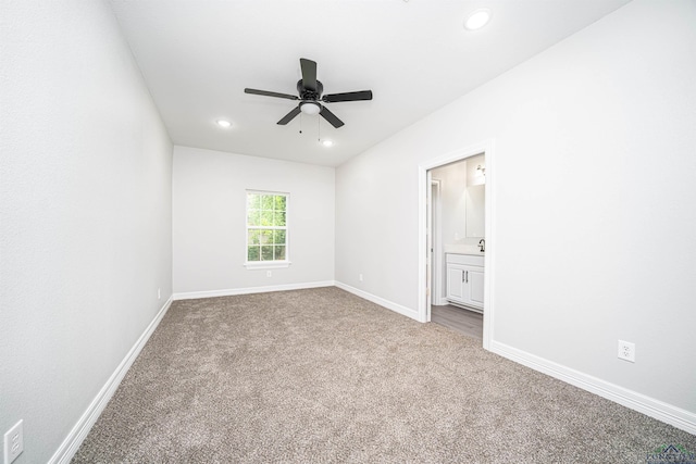 carpeted empty room featuring ceiling fan