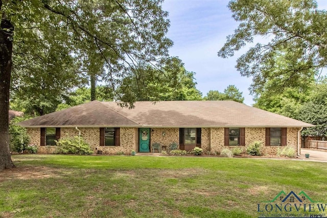 354 Royal Cir, Whitehouse, TX 75791 - single story home with a front yard and brick siding