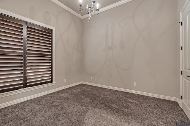 unfurnished room with ornamental molding, carpet flooring, baseboards, and an inviting chandelier