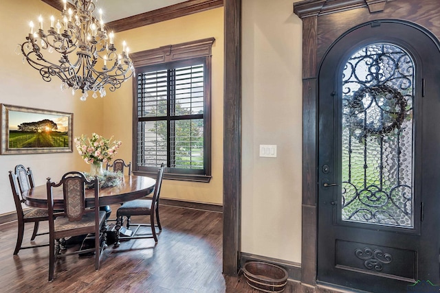 dining area featuring arched walkways, a notable chandelier, baseboards, dark wood-style floors, and crown molding