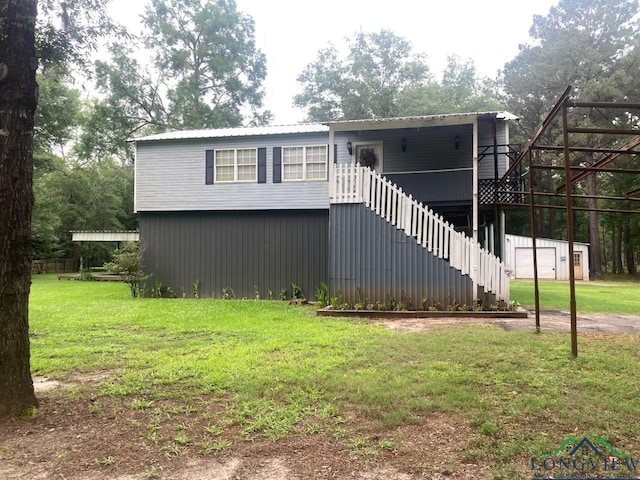 view of front of property featuring an outbuilding and a front lawn