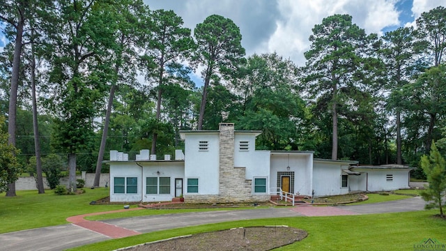 1228 Hillcrest Dr, Longview, TX 75601 - view of front of property featuring stucco siding, a front yard, and driveway
