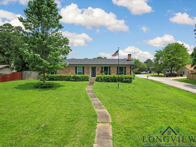 1009 Sequoyah Ln, Longview, TX 75605 - single story home featuring brick siding and a chimney