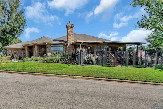 view of front facade featuring a front yard