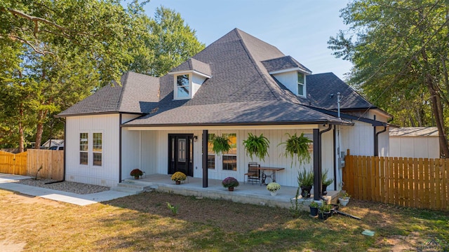 view of front of property with a front lawn