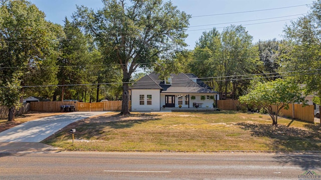 view of front of property featuring covered porch