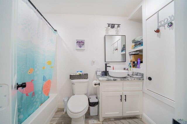 full bathroom featuring shower / tub combo with curtain, vanity, and toilet