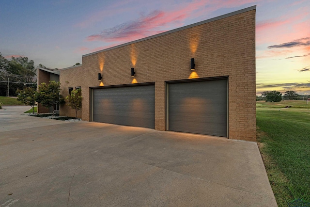 view of front facade with a garage