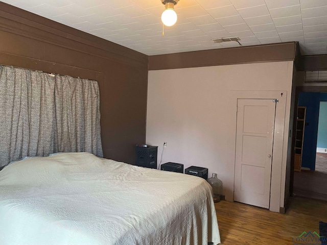 bedroom with hardwood / wood-style floors and ceiling fan