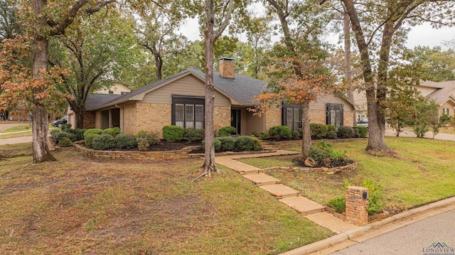 view of front of property with a front yard