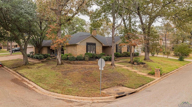 ranch-style home featuring a front lawn