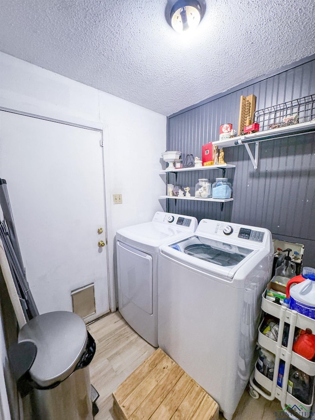 902 Warren Dr, Marshall, TX 75672 - washroom with independent washer and dryer, a textured ceiling, and wood finished floors