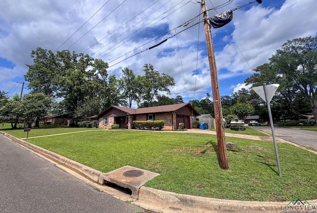 902 Warren Dr, Marshall, TX 75672 - single story home with an attached garage, a front yard, driveway, and brick siding