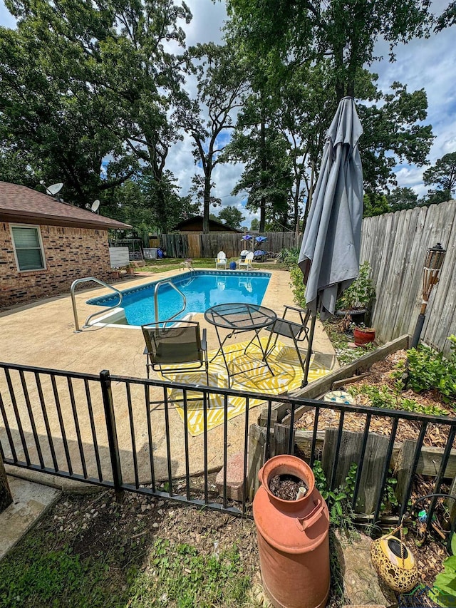 902 Warren Dr, Marshall, TX 75672 - view of pool featuring a fenced backyard and a patio