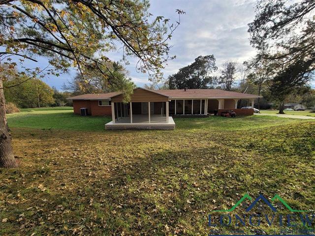 1114 Vance St, Hughes Springs, TX 75656 - photo 23