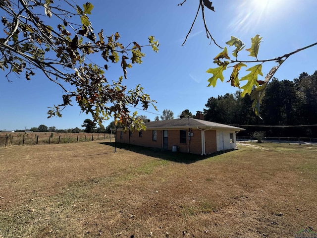 view of yard with a rural view