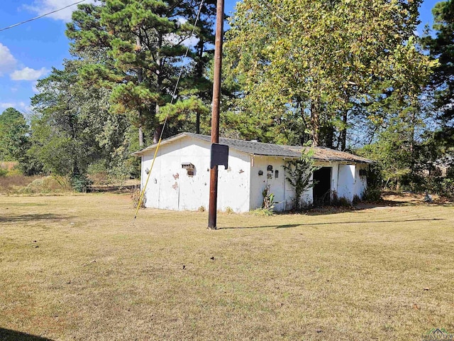 exterior space with a yard