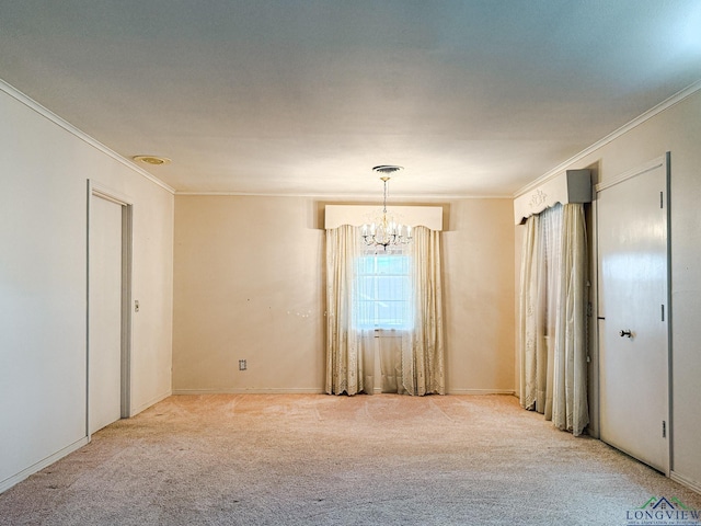 unfurnished room featuring light carpet, crown molding, and a notable chandelier