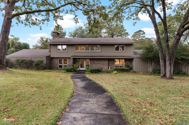 front facade featuring a front yard