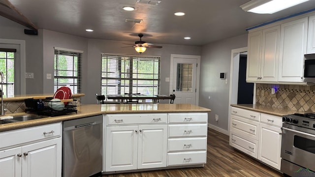 kitchen with a ceiling fan, tasteful backsplash, appliances with stainless steel finishes, dark wood-style floors, and recessed lighting