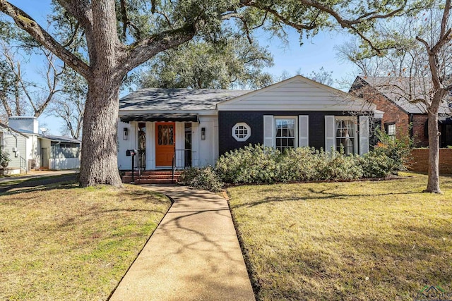 ranch-style home featuring a front yard