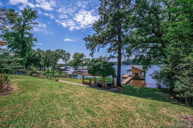 view of yard featuring a water view