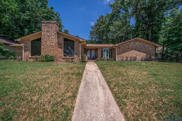 single story home with a front yard