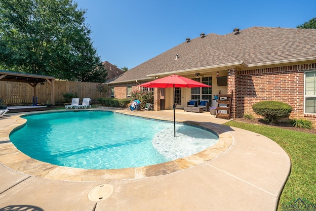 view of pool featuring a patio, an outdoor hangout area, and ceiling fan