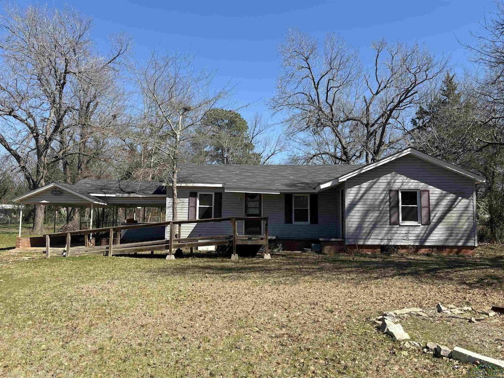 view of front of home with a carport and a front yard