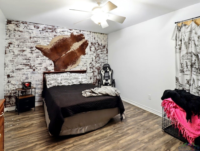 bedroom featuring wood finished floors, baseboards, and ceiling fan